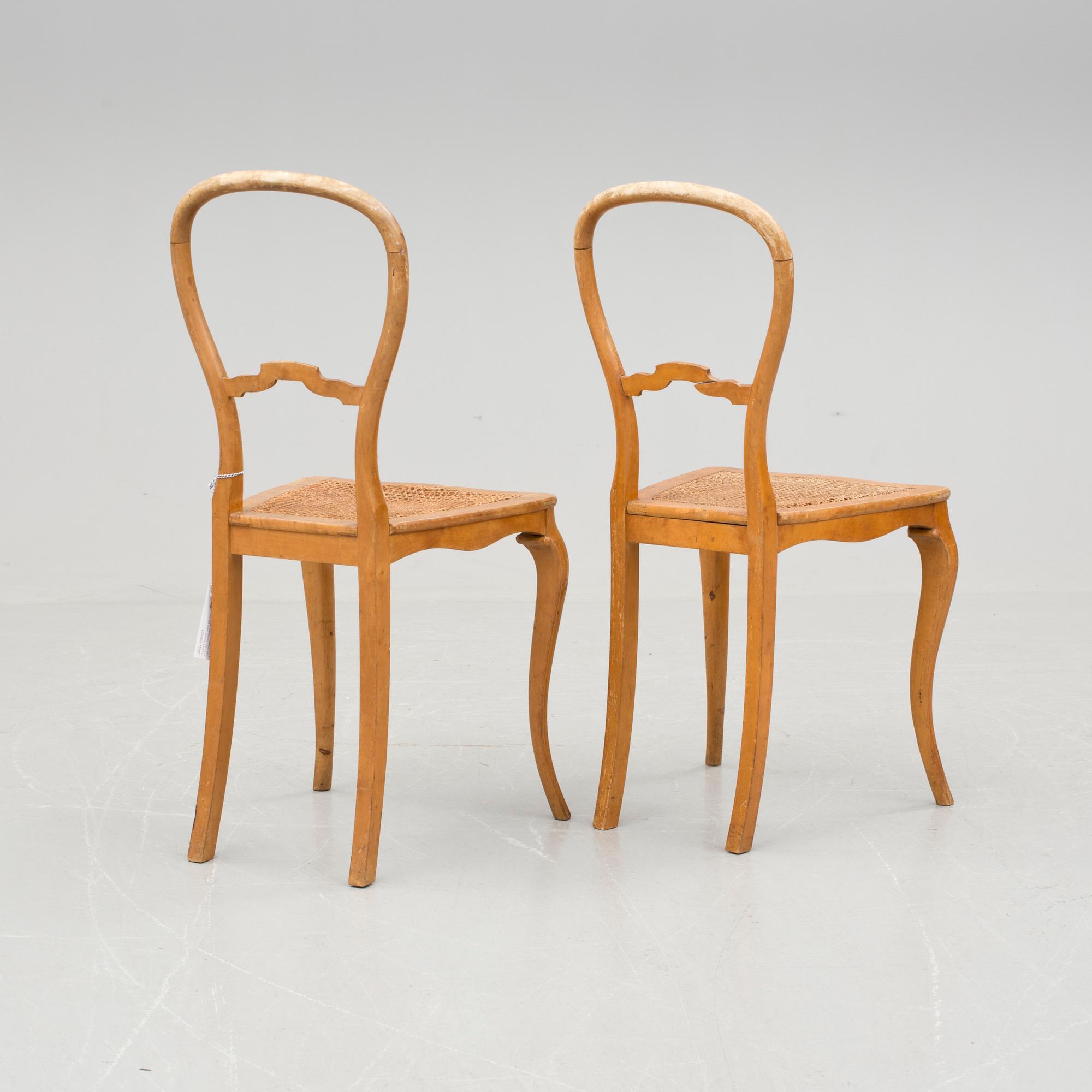 TOALETTBORD samt ett par STOLAR, nyrokoko, 1800-talet mitt. Stolarna stämplade med Karl XIV Johans ägarstämpel.