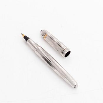Cartier, a 'Pasha de Cartier' ballpoint pen.