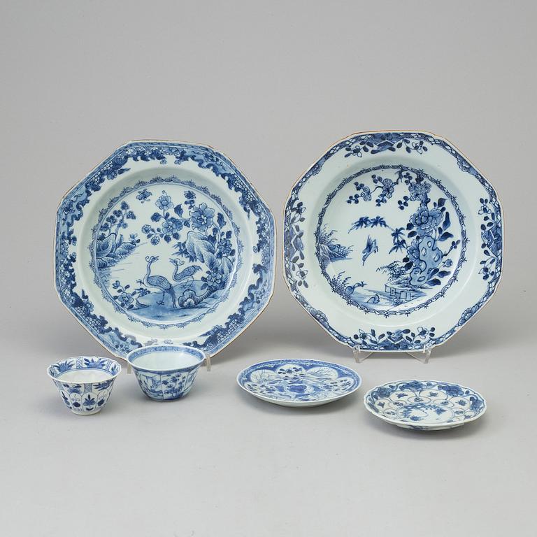 Two blue and white dishes and two cups with dishes, Qing dynasty, Qianlong (1736-95) and Kangxi (1662-1722).