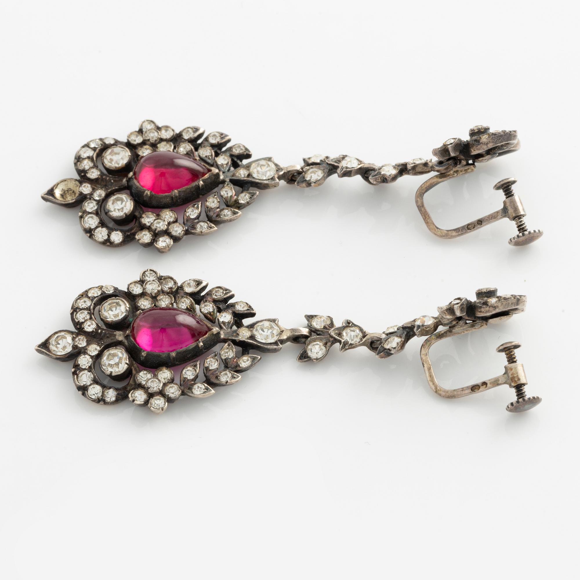 Set of necklace and earrings, silver and paste.