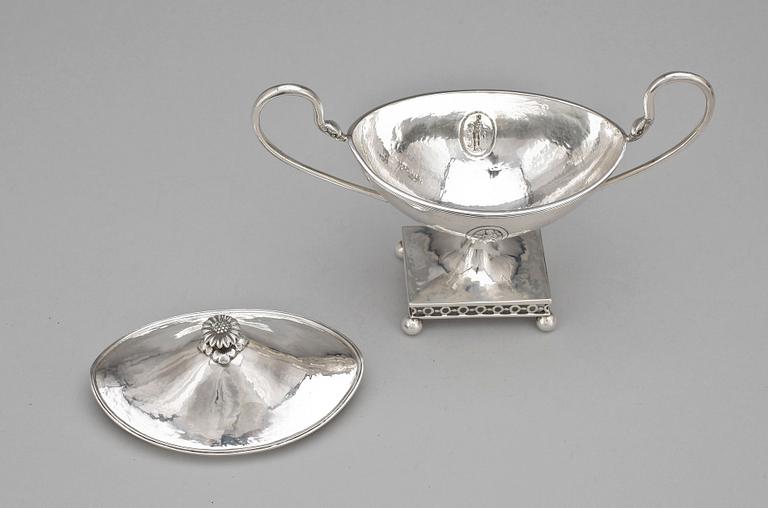 SOCKERSKÅL, silver, sengustaviansk stil, mellaneuropa, 1900-tal. Tot vikt ca 230 gram.