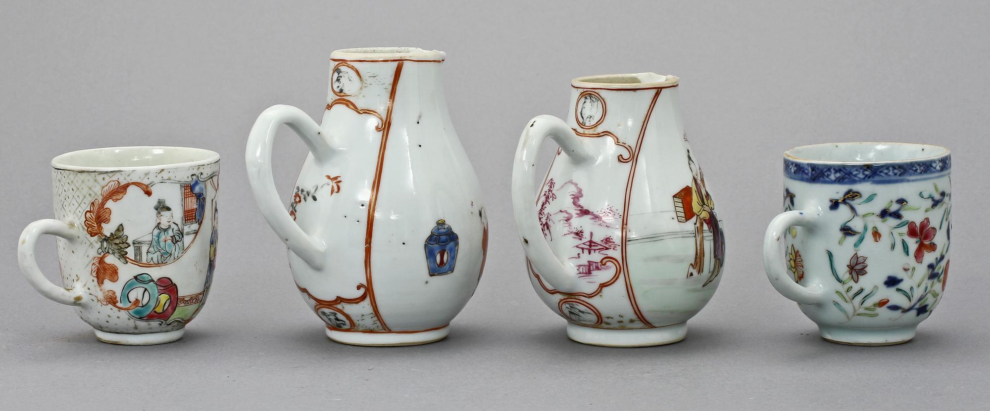 KANNOR, 2 st, samt KOPPAR, 2 st, porslin, Kina, 1700/1800-tal.