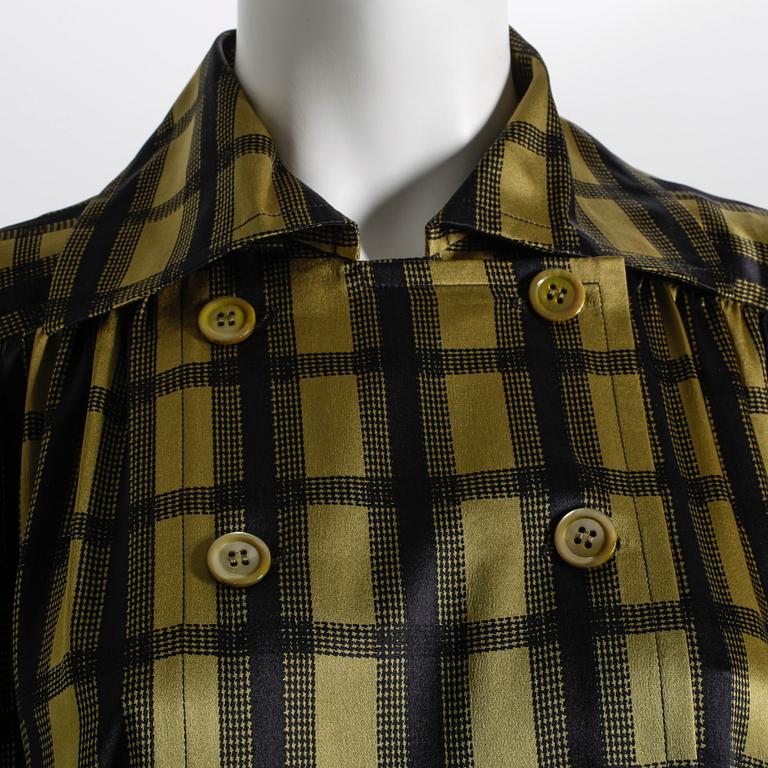 BLUS, Yves Saint Laurent.