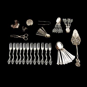 PARTI SILVER, 49 delar, delvis låghaltigt, 1900-tal. Vikt  910 g.