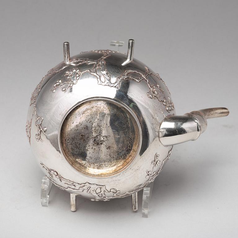 KANNA med LOCK på RECHAUD, silver. Luen Wo, Shanghai, omkring 1880-1925.