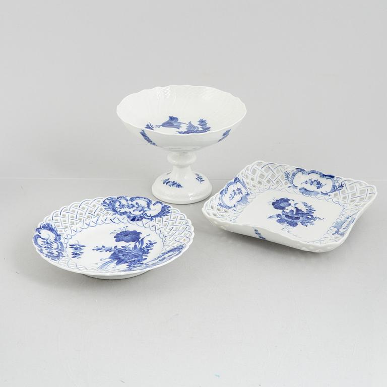 Royal Copenhagen, mat- och kaffeservis, porslin, 108 delar, "Blå blomst", Danmark.