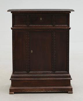 SKÅP, renässansstil, 1800-tal.