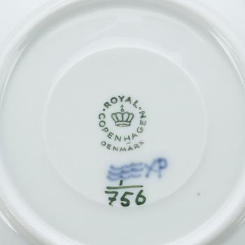 KAFFESERVIS, 52 delar, porslin, "Musselmalet", Royal Copenhagen, 1900-talets andra hälft.