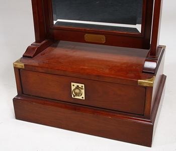 GOLVSPEGEL, engelsk stil, England, sent 1900-tal.