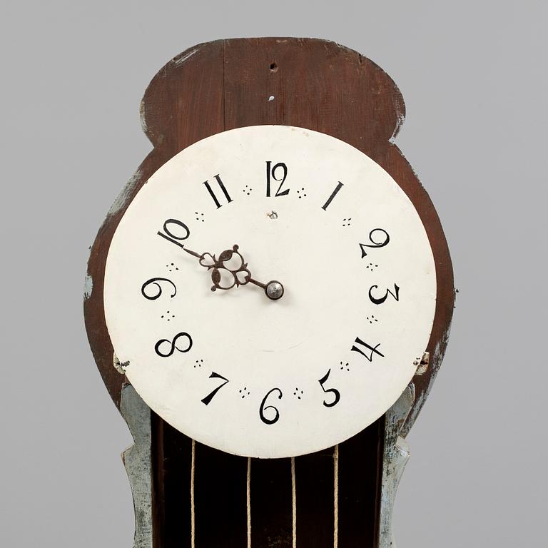 A longcase clock, 18th/19th Century.