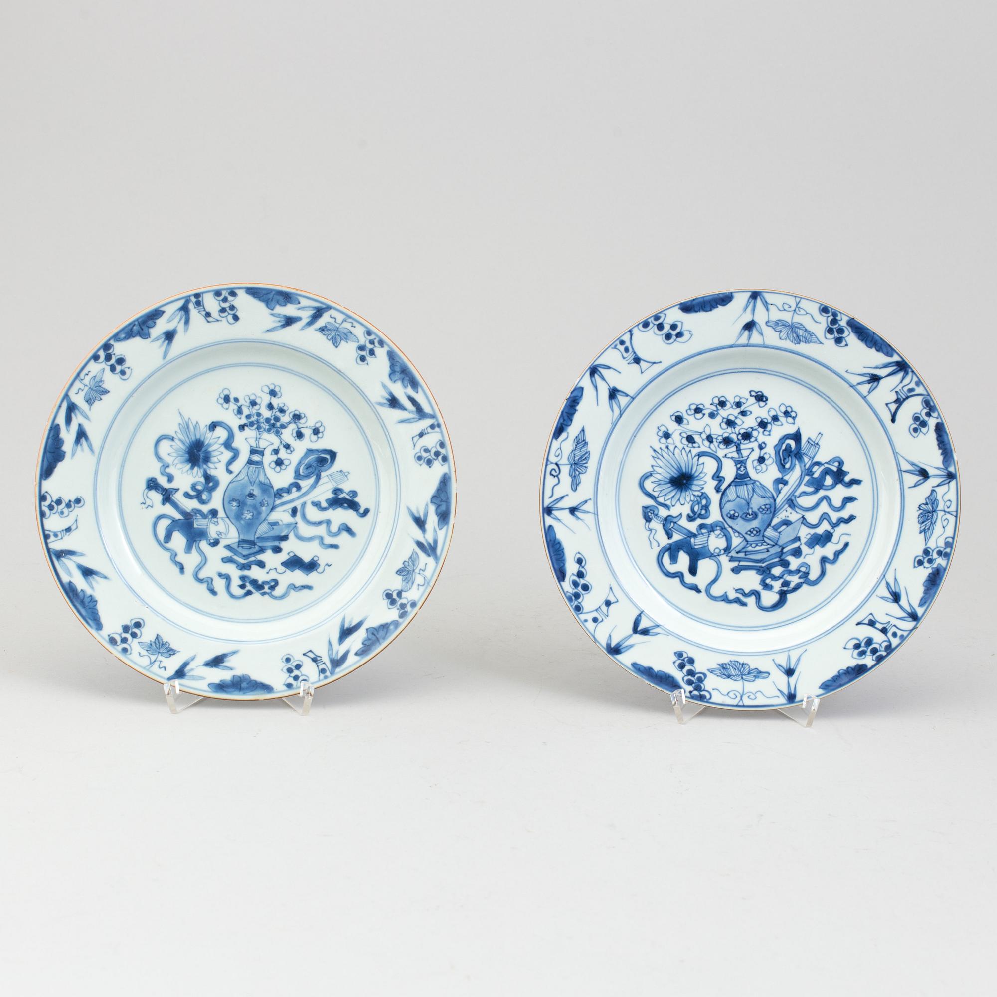 A set of four Chinese plates and a bowl, 18th century.