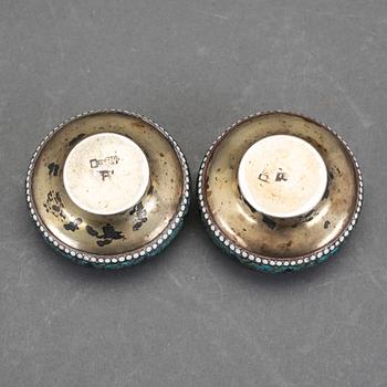 SALTKAR, ett par, silver samt emalj, Moskva, Ryssland, 1894. Vikt ca 70 gram.