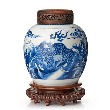 1029. A blue and white jar, Qing dynasty, Kangxi (1662-1722).