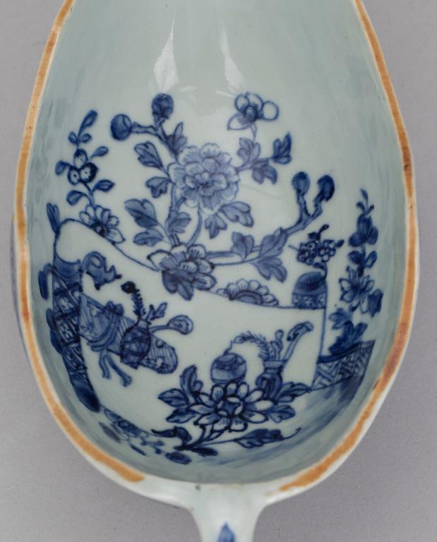 SÅSSNIPOR, 2 st, porslin, Qianlong, Kina 1700-tal.