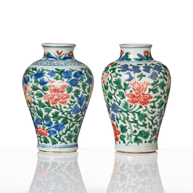 Two wucai decorated Transition vases, 17th Century.
