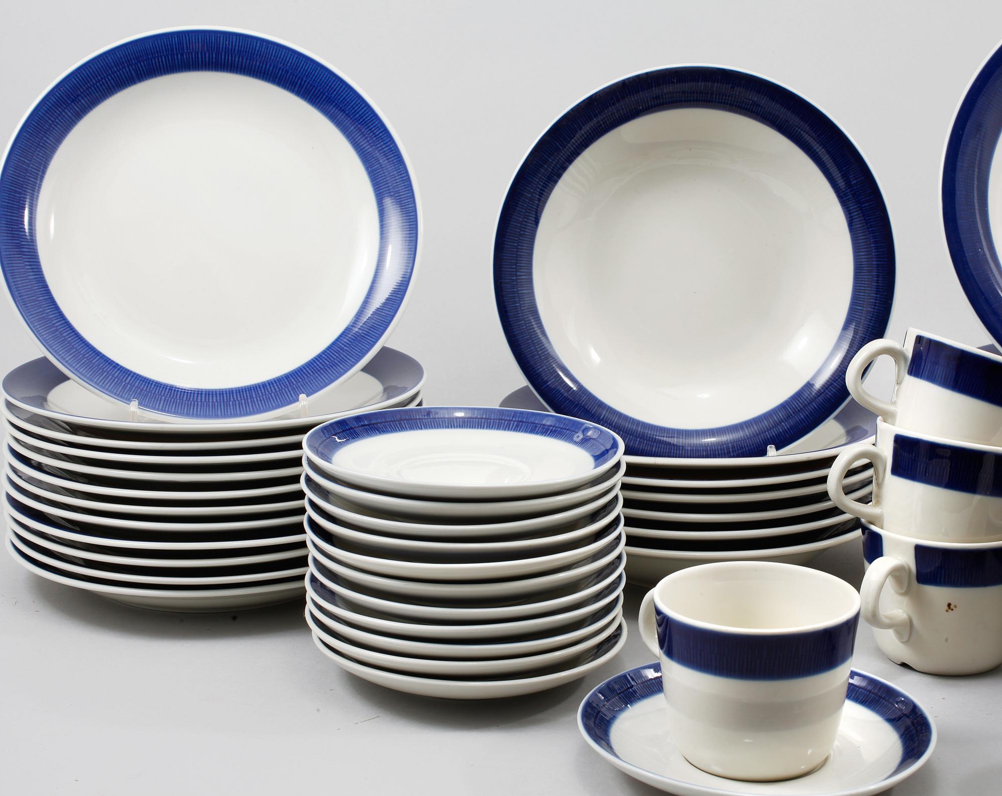 SERVISDELAR, 38 st, porslin, Koka Blå, Hertha Bengtsson, Rörstrand, i produktion 1956-1988.