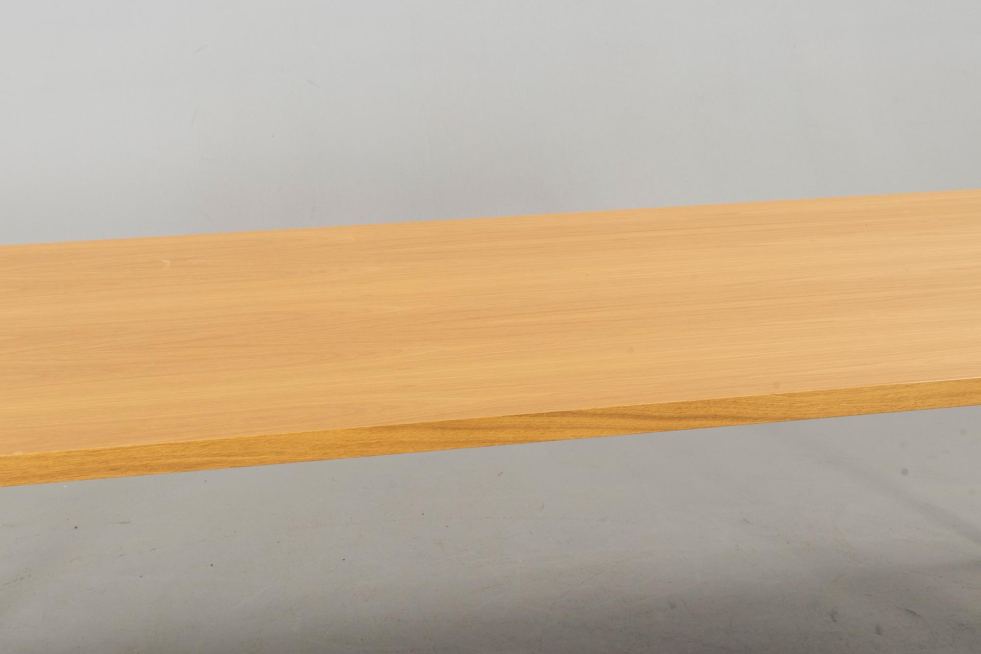 ROGER PERSSON, bord/matbord, "Bespoke", Swedese 2010.