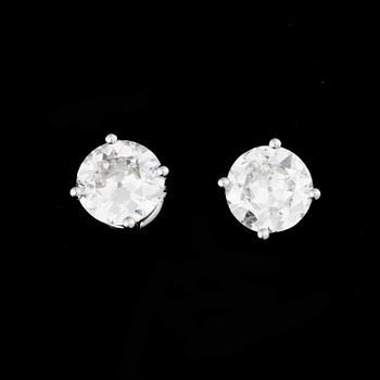 ÖRHÄNGEN, 18K vitguld, gammalslipade diamanter tot. 0,90 ct. Vikt 2,2 g.