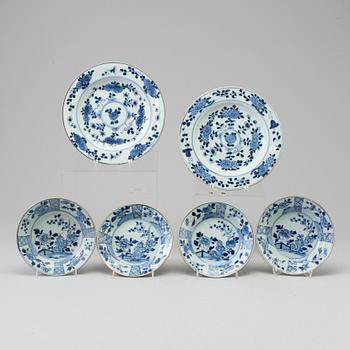 Four blue and white export porcelain dessert dishes and two plates, Qing dynasty, Qianlong (1736-95).