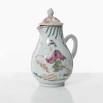 A group of three Chinese famille rose porcelain ewers and two dishes, Qing dynasty, Qianlong (1736-95).