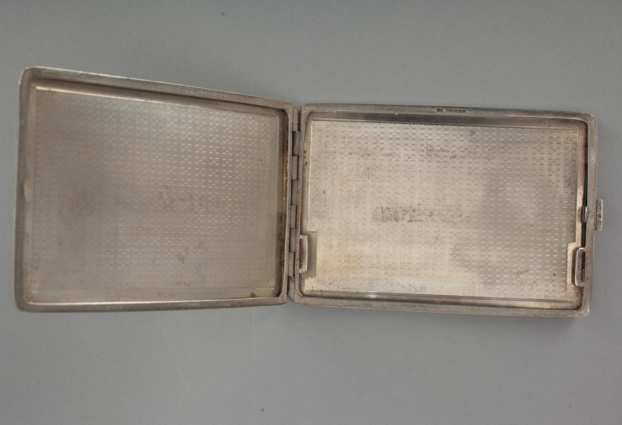 CIGARETTETUIER, 2 st, silver, svenska importstämplar samt Finska Guldsmeds AB, Åbo 1946. Tot. vikt 245 g.