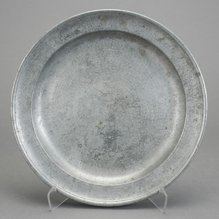 FAT, tenn. 1700-tal med otydliga stämplar.
