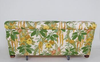 SOFFA, design Josef Frank för firman Svenskt Tenn, modell 703.