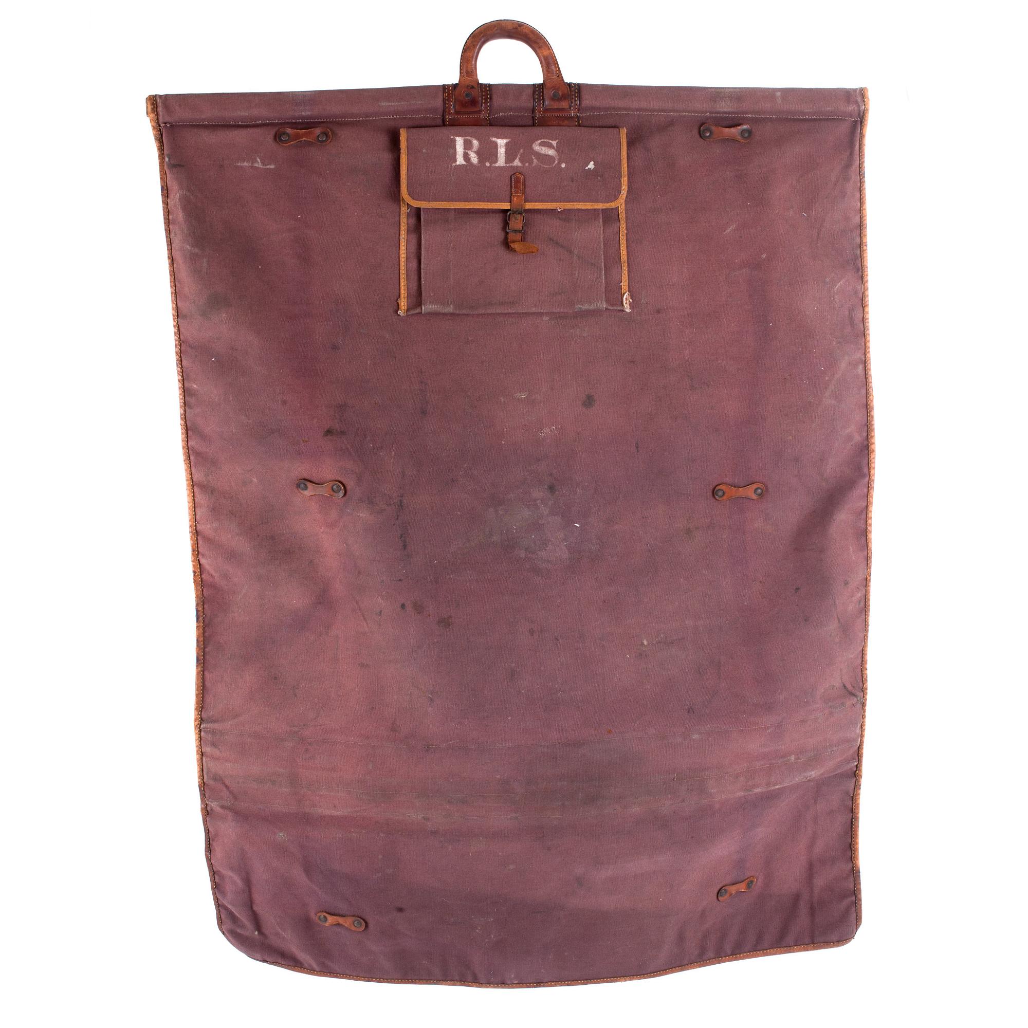 LOUIS VUITTON, a brown canvas garment cover from the late 19th/early 20th century.