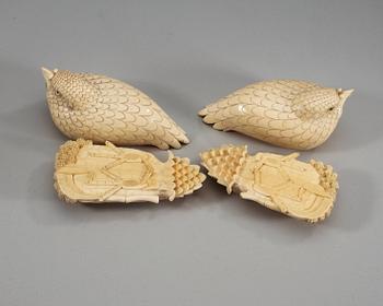 A pair of ivory figurines/boxes with covers in the shape of two quails, Qing dynasty (1644-1912).