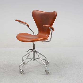 Arne Jacobsen, "Sjuan", kontorstol, Fritz Hansen, Danmark 1967.