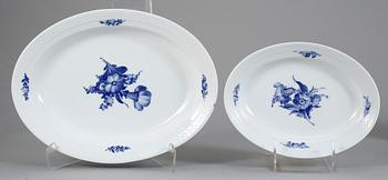 MATSERVIS, porslin, 38 delar, "Blå blomst", Royal Copenhagen.