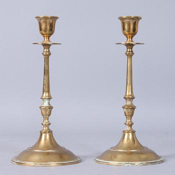 LJUSSTAKAR, ett par, mässing, Skultuna.