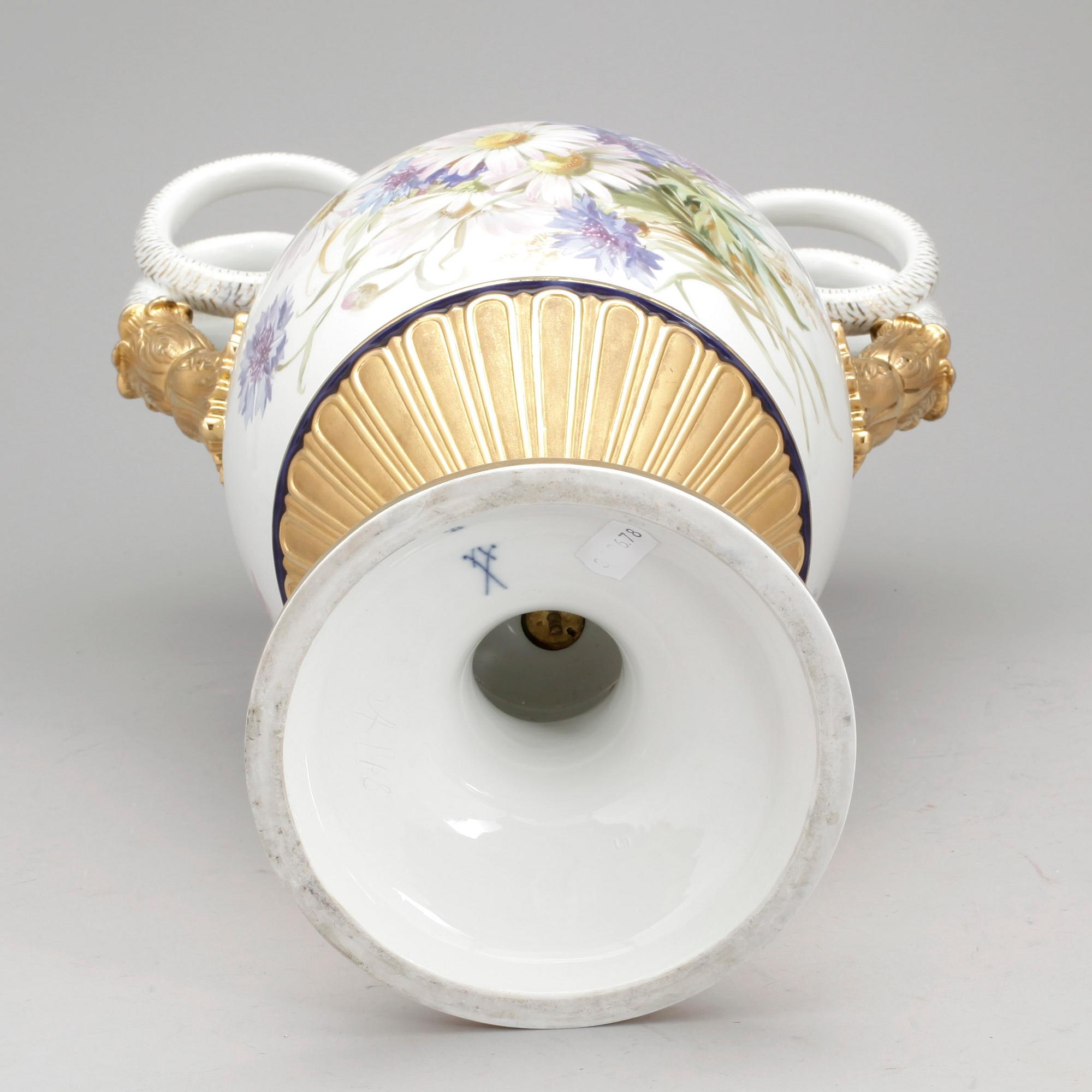 PRAKTURNA, porslin, Meissen, 1900-tal.