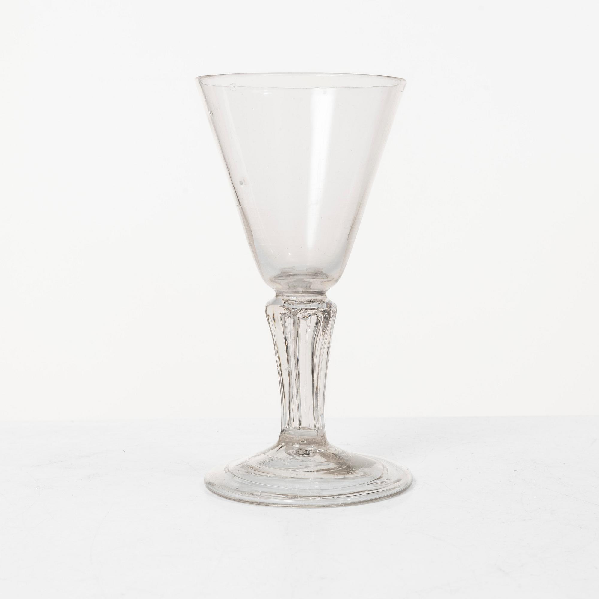 Cut glass, 1 + 4 similar, 19th century.