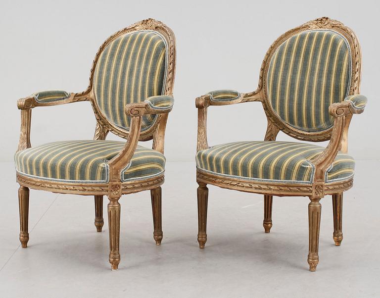 KARMSTOLAR, ett par, Louis XVI-stil, 1900-talets första hälft.