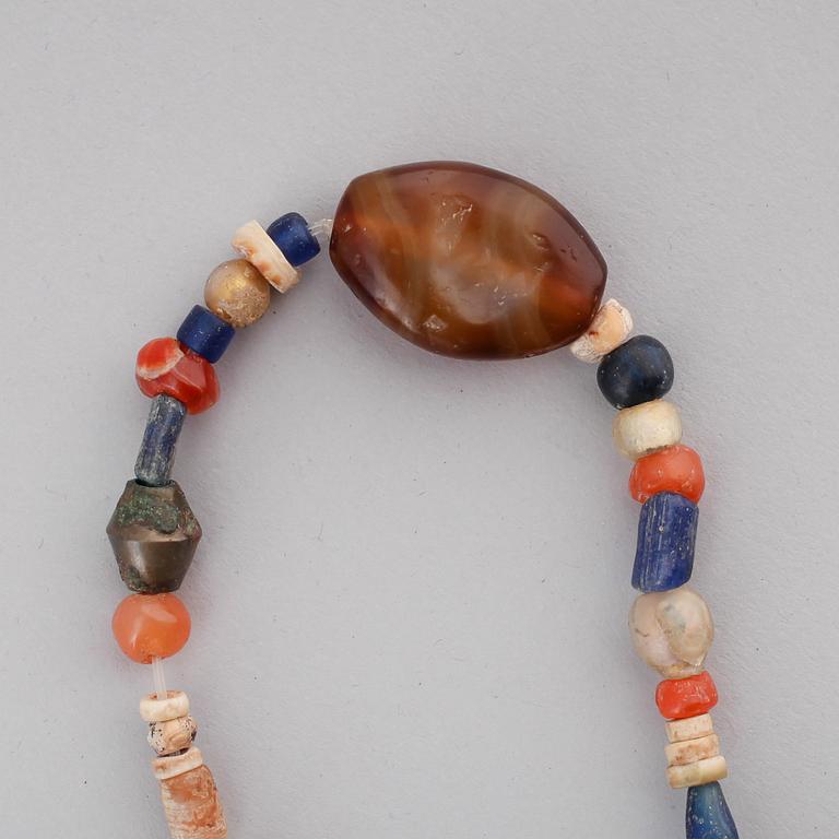 COLLIER, orientaliskt.