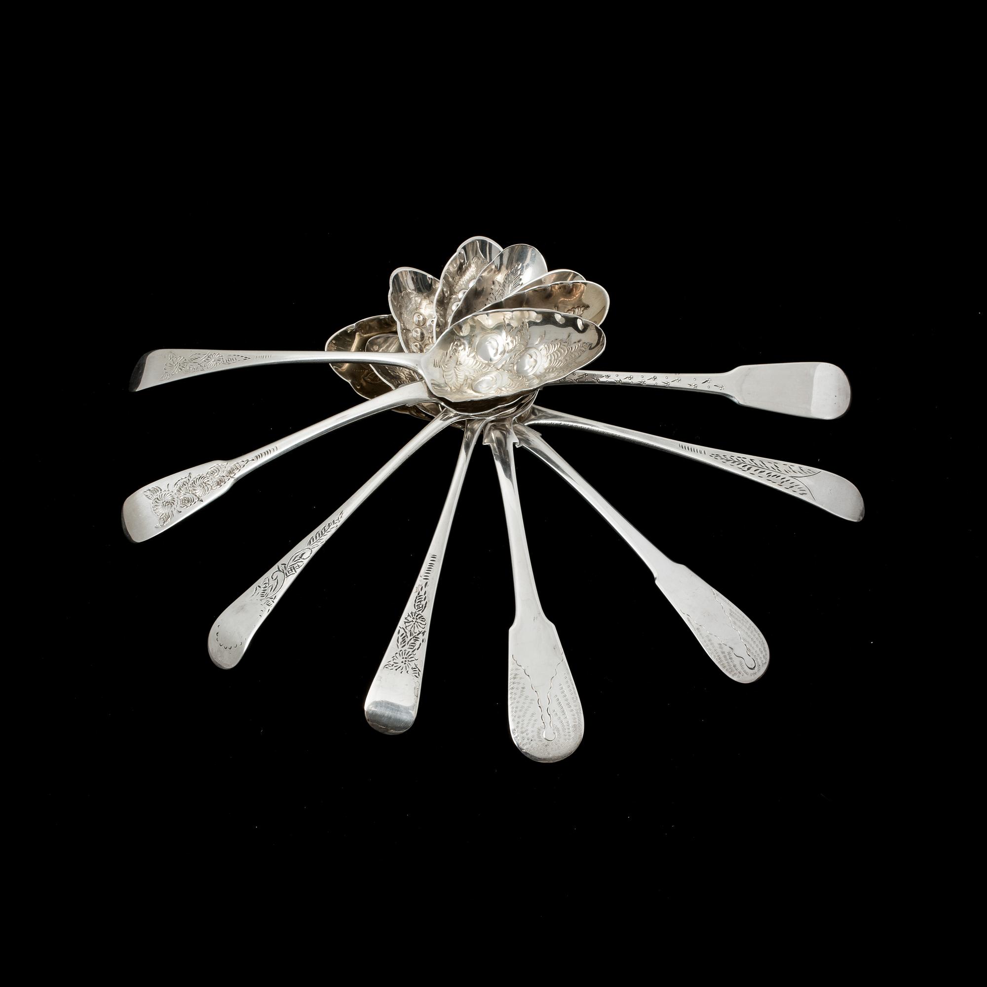 BÄRSKEDAR, 8 st, silver, England, 1700-tal. Total vikt ca 535 g.