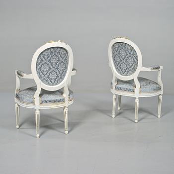 KARMSTOLAR, ett par, gustaviansk stil, tidigt 1900-tal.