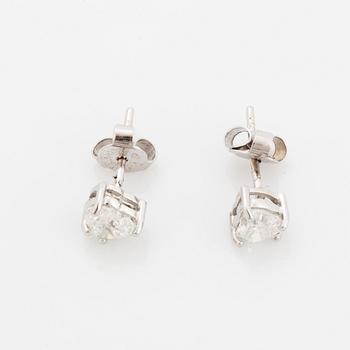 Heart brilliant diamond earrings, GIA-certificate.