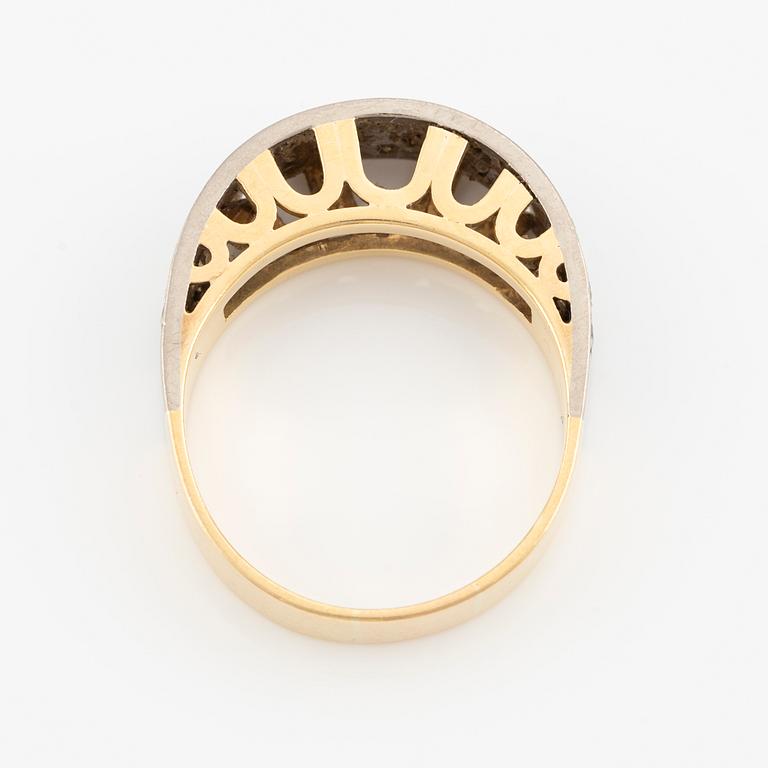 Ring in 18K gold and brilliant-cut diamonds.