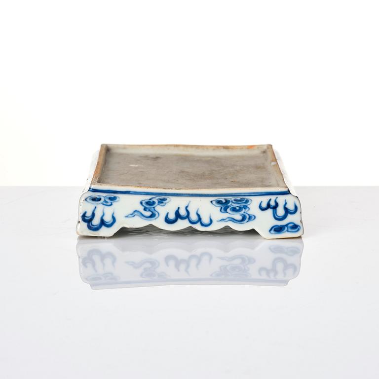 A blue and white ink stone, Qing dynasty with Kangxi six charcter mark.