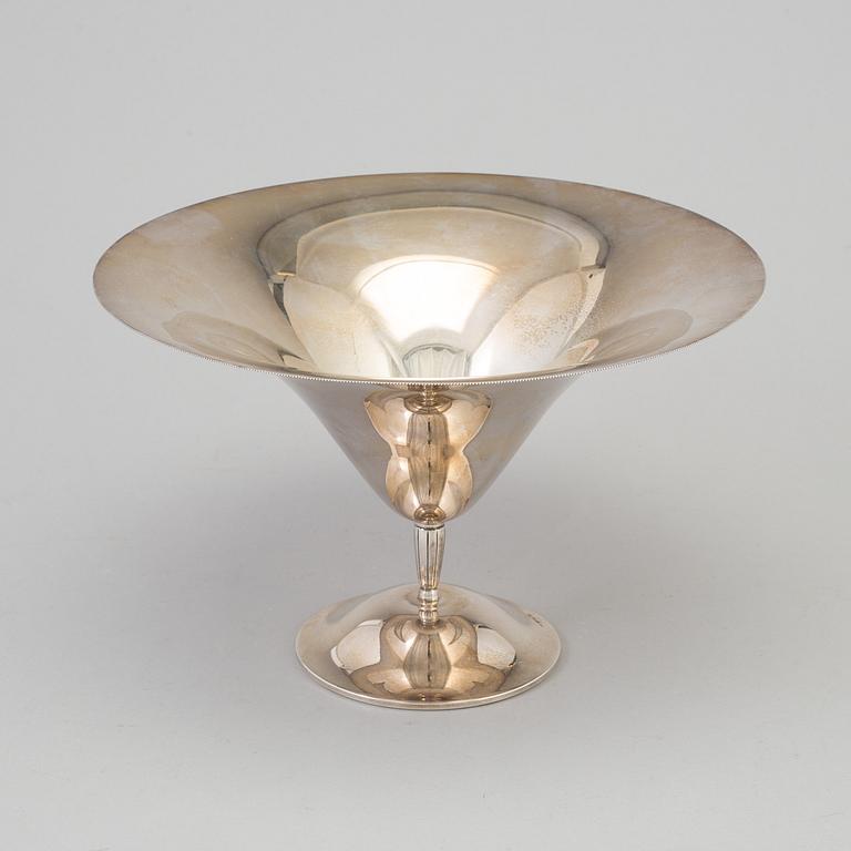 A silver bowl by GAB, Stockholm, 1931.