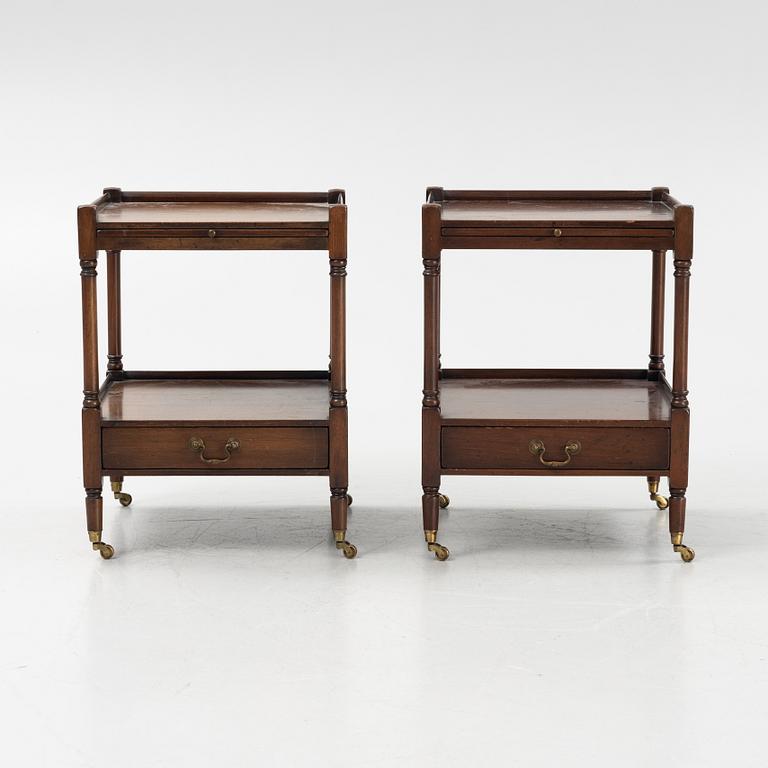 Sängbord, ett par, engelsk stil, 1900-talets andra hälft.