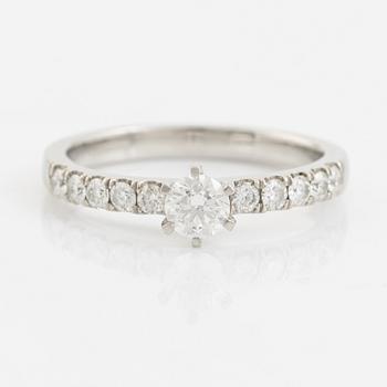 Ring in platinum with round brilliant-cut diamonds, "Story of Love" by Guldfynd.