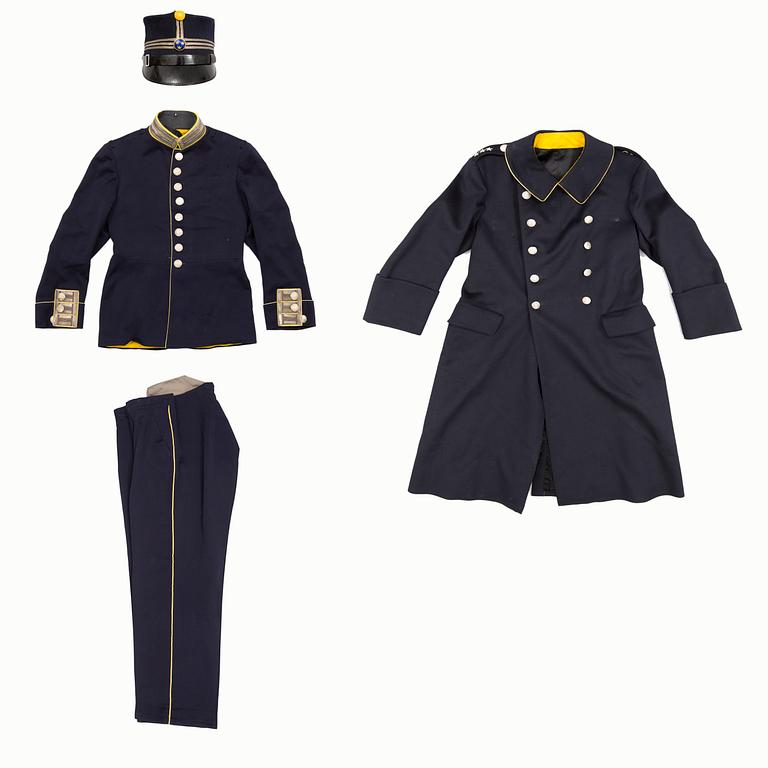a Swedish early 20th Century four piece Swedish military uniform for captain at Svea Livgarde in Stockholm.