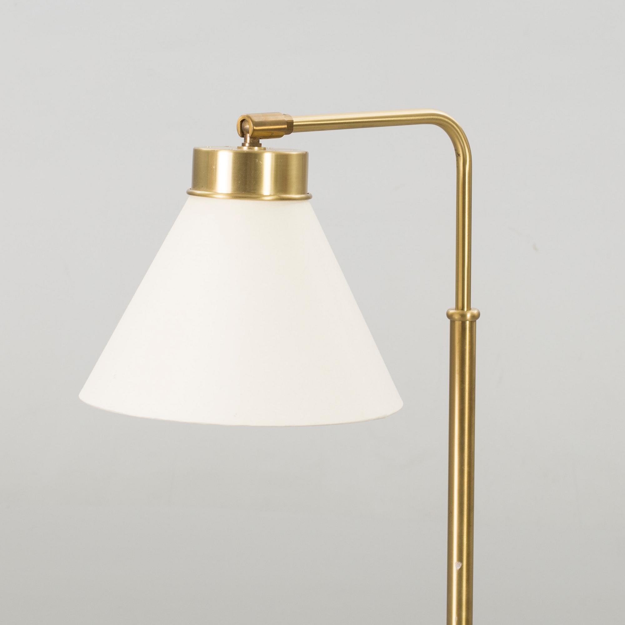 JOSEF FRANK, golvlampa modell 1842/2 för Firma Svenskt Tenn Stockholm, 1900-talets andra hälft.