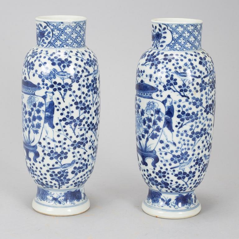 A pair of blue and white figural vases, Qing dynasty, late 19th century.