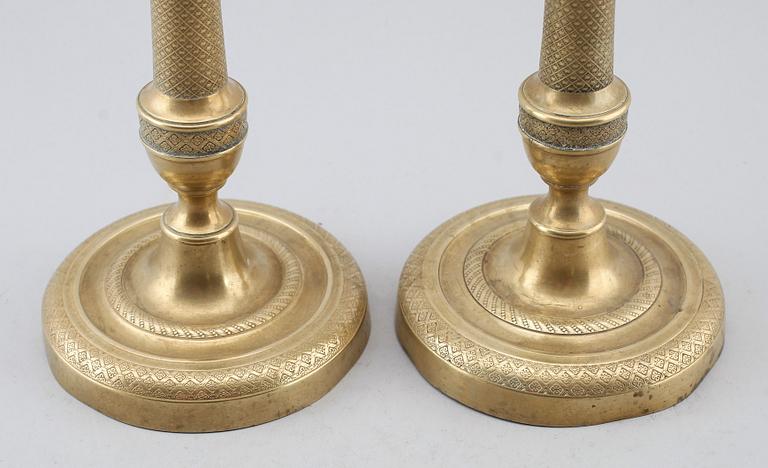 LJUSSTAKAR, 1 par, förgylld brons, empire, 1800-talets första hälft.