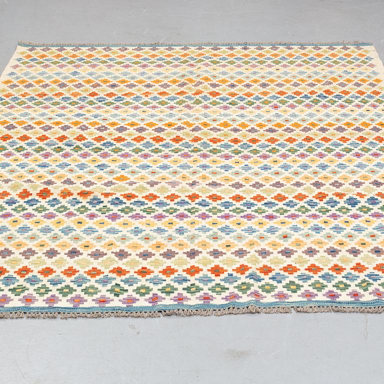 Matta, kelim, ca 241 x 183 cm.