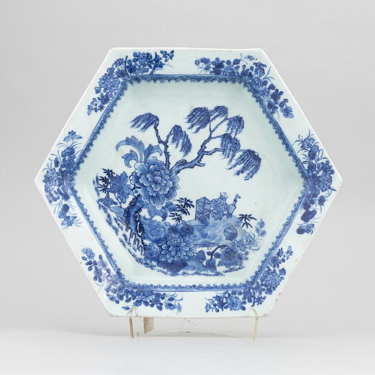 A blue and white dish, Qing dynasty, Qianlong (1736-95).